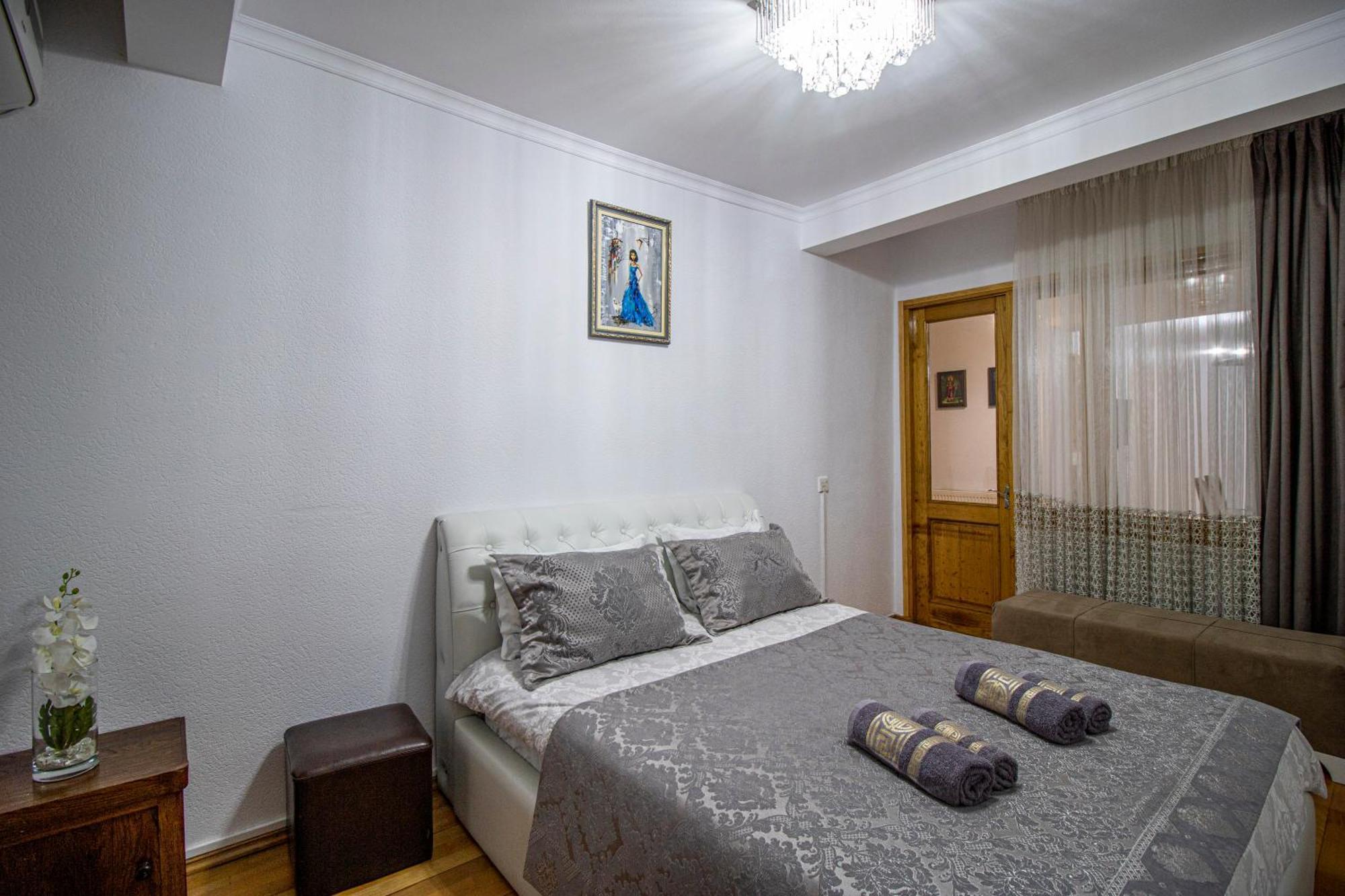 Cozy Apartment On Kostava Tiflis Dış mekan fotoğraf