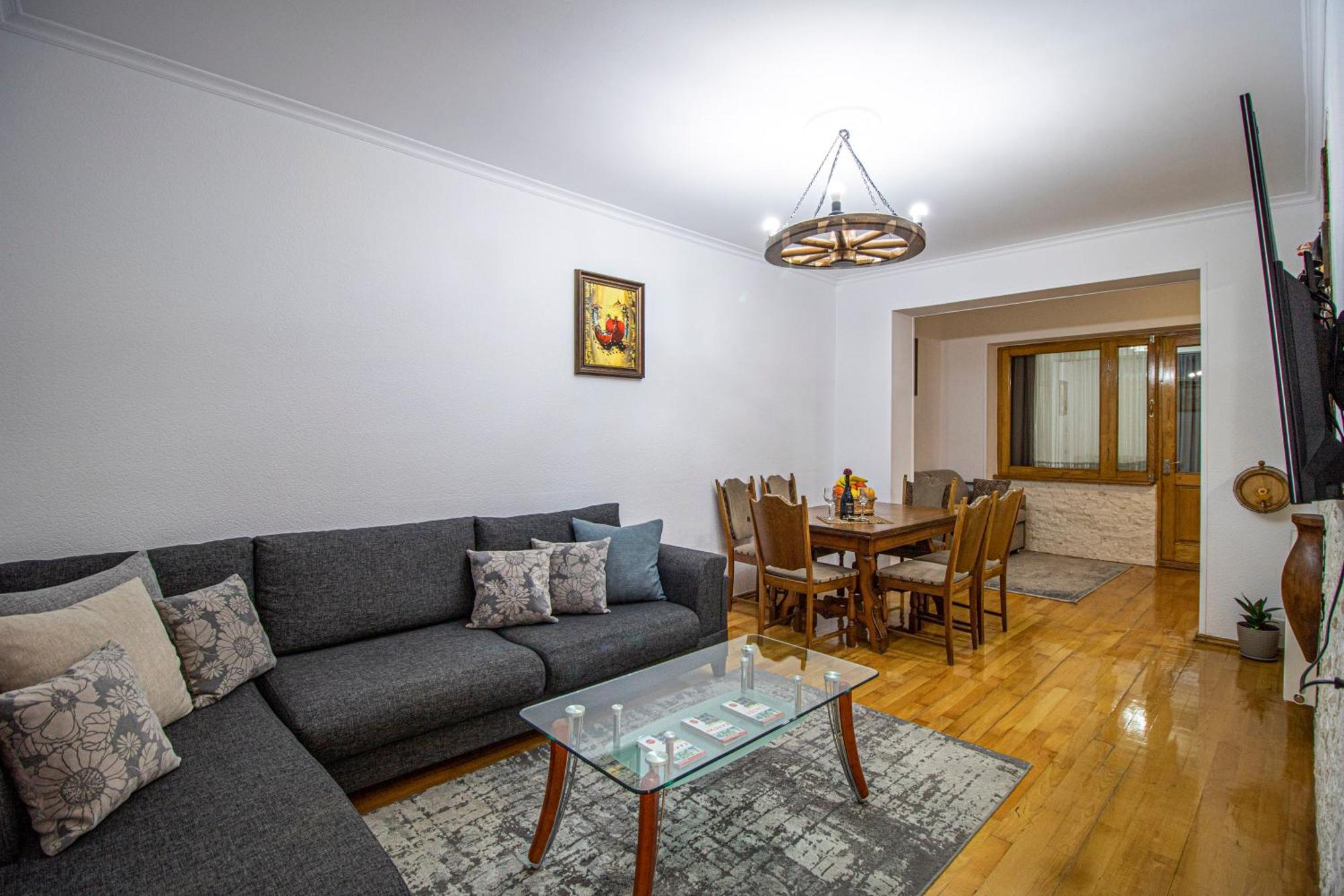 Cozy Apartment On Kostava Tiflis Dış mekan fotoğraf